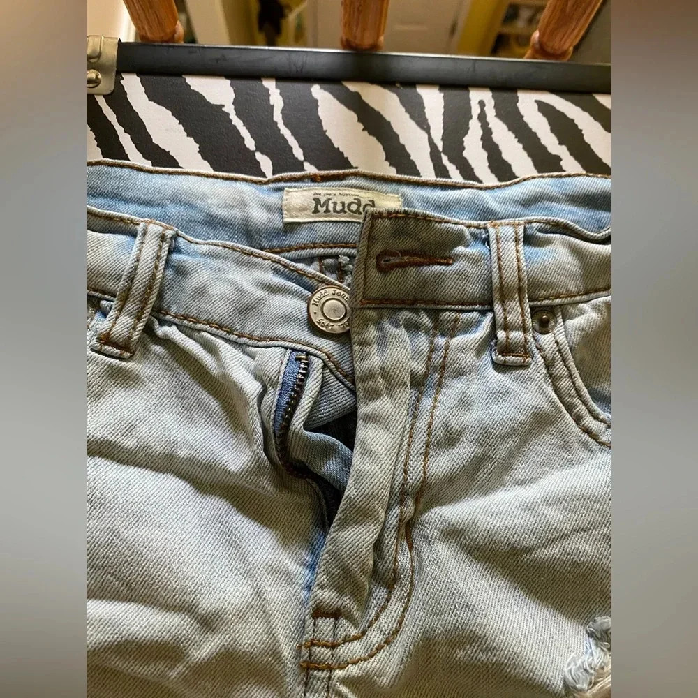 Mudd distressed jean shorts size 7 - Picture 4 of 6
